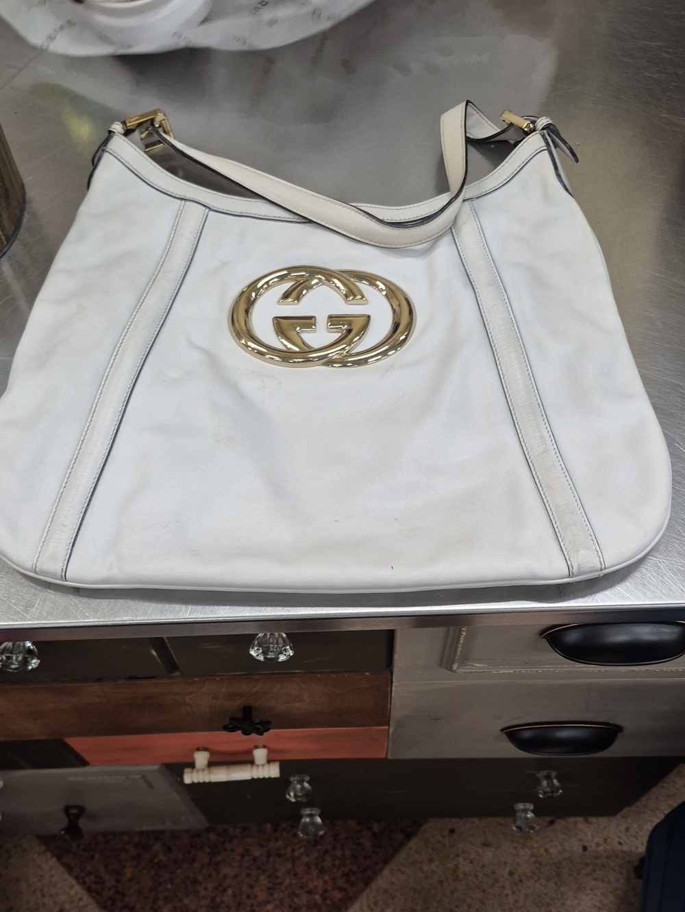 Gucci White Leather Shoulder Bag with Gold Double G Emblem